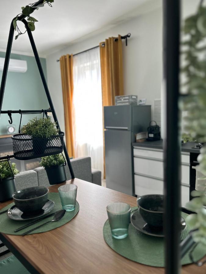 Sophie'S Urban Nest Apartment Miskolc Bagian luar foto