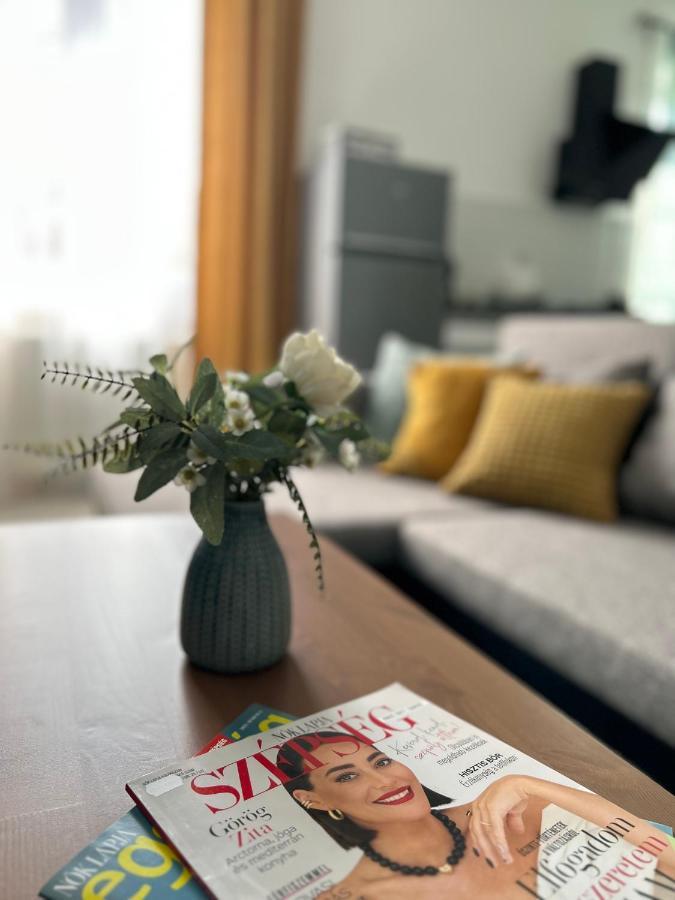 Sophie'S Urban Nest Apartment Miskolc Bagian luar foto