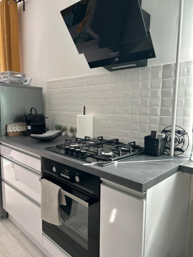 Sophie'S Urban Nest Apartment Miskolc Bagian luar foto